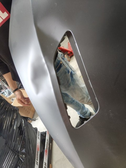 Maska BMW 3 E92 M3 z wlotami GT Style USZKODZONA