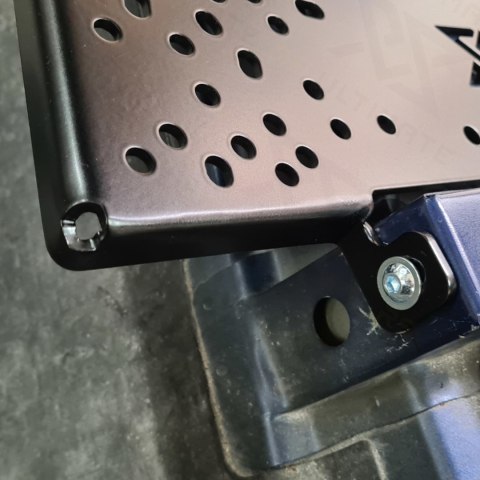 Podstawa Płyta do zamocowania hamulca ręcznego otworowana do tunelu BMW E36 Fluo