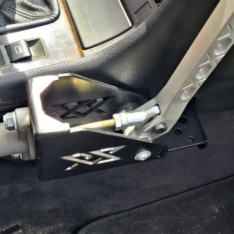 Podstawa Płyta do zamocowania hamulca ręcznego otworowana do tunelu BMW E46 Fluo