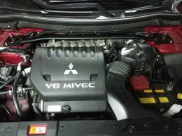 Rozpórka Mitsubishi Outlander 3 przednia górna Black