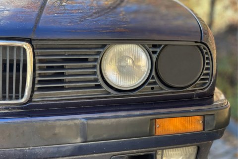 Zaślepka lampy BMW 3 E30 światło drogowe strona kierowcy