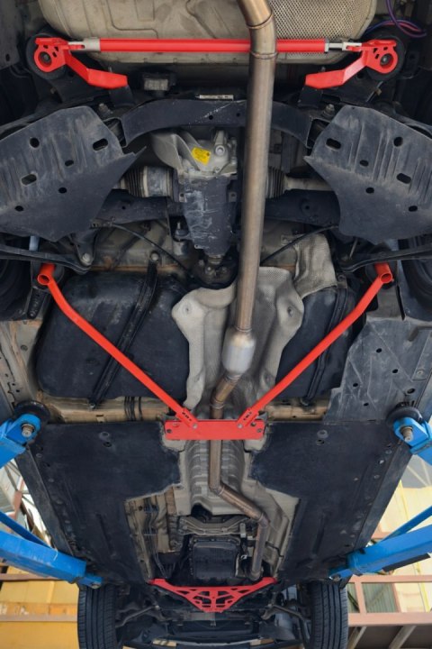 Rozpórka BMW 1 F20 F21 2 F22 F23 3 F30 F31 F34 F35 4 F32 F33 F36 tylna dolna Aluminium