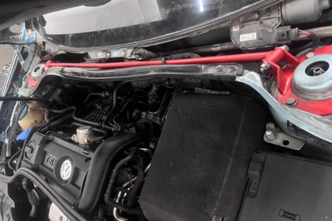 Rozpórka VW Golf V VI Scrirocco przednia górna Red Stal