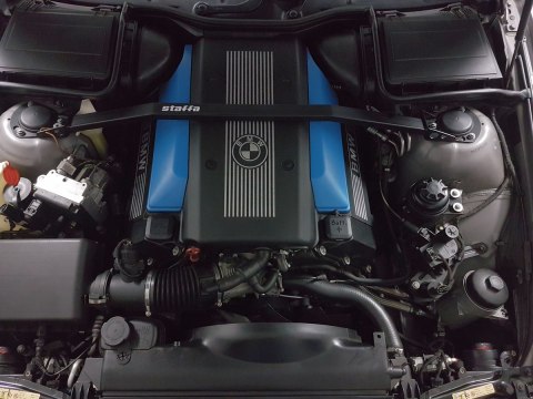 Rozpórka BMW 5 E39 przednia górna Black