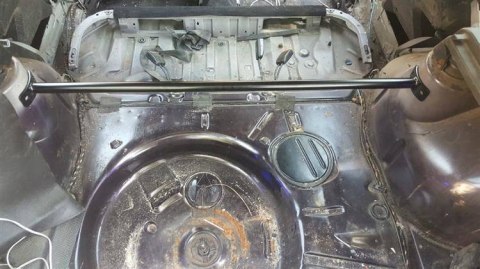 Rozpórka VW Golf 3 tylna górna Black